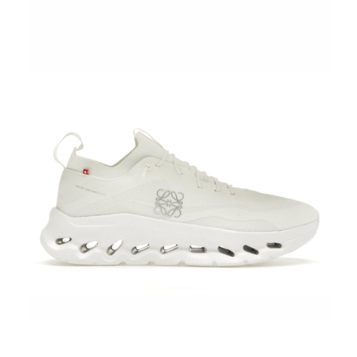 on running cloudtilt loewe All white