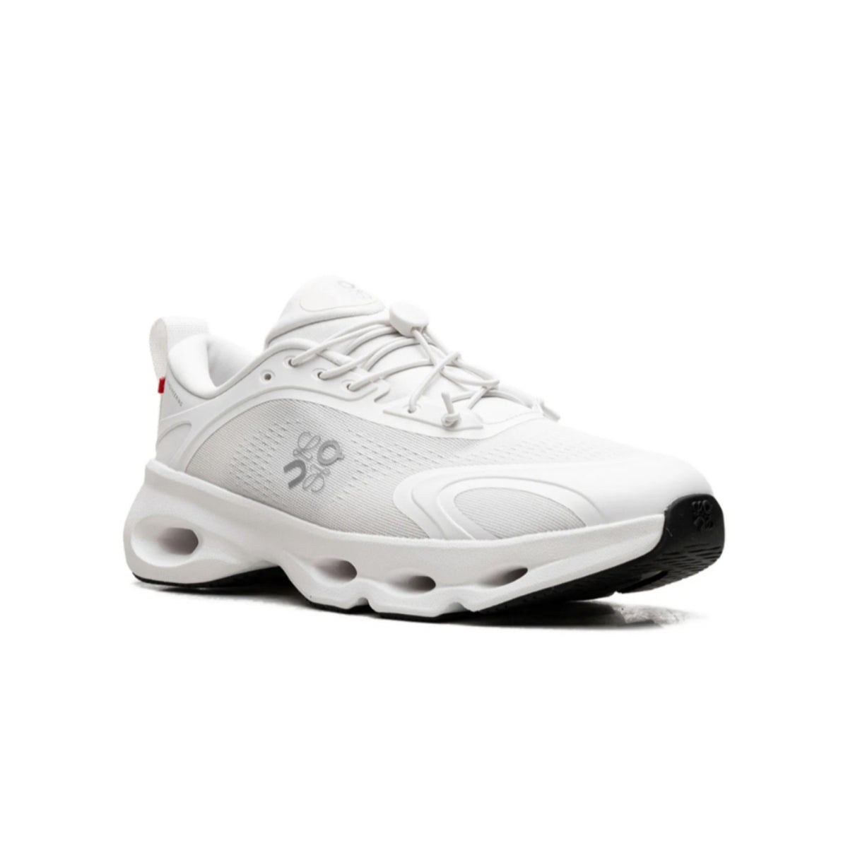 On cloud running Solo X loewe  shoes in white