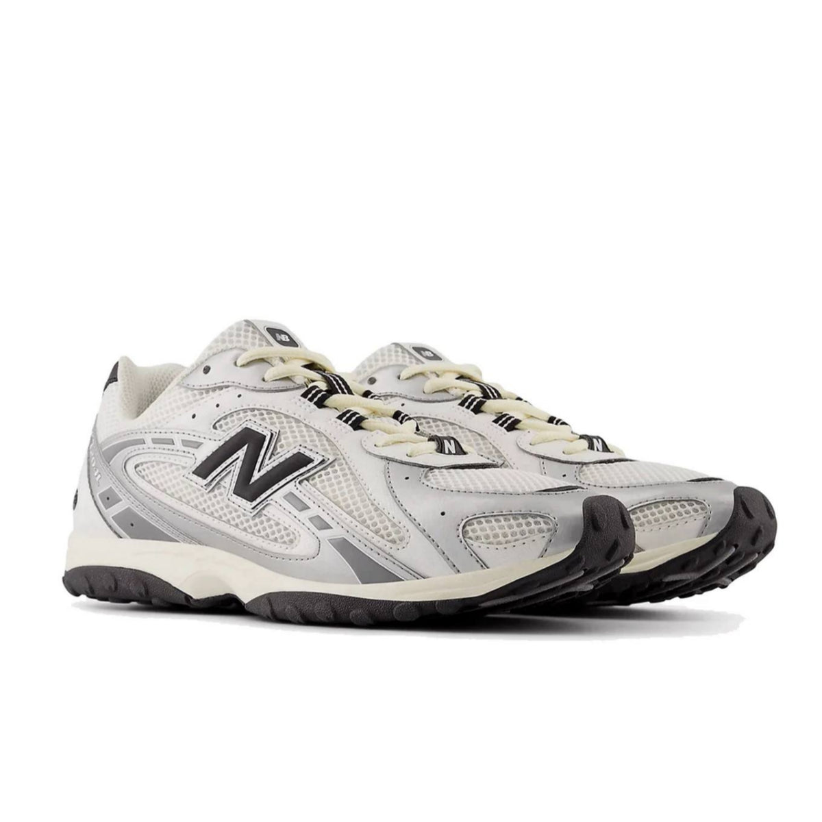 New Balance 204L
Silver Metallic Black sneakers