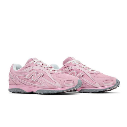 New Balance 204L
Pastel Pink sneakers