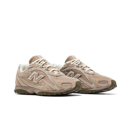New Balance 204L
Mushroom Arid Stone sneakers