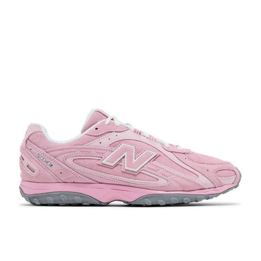 New Balance 204L
Pastel Pink sneakers