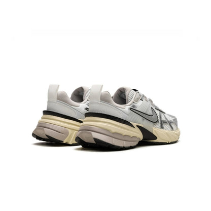 Nike v2k run puor platinum metallic silver