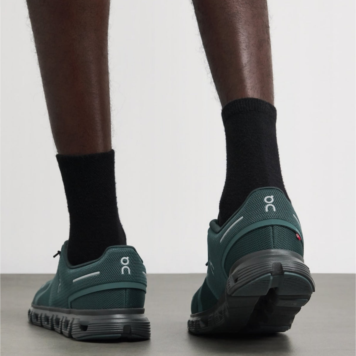 On cloud 6 Evergreen | Black