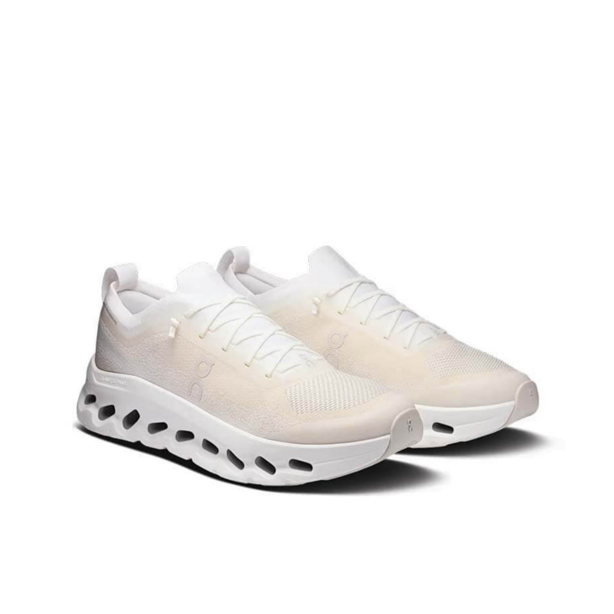 On cloud x Zendaya Cloudtilt Moon White running shoes